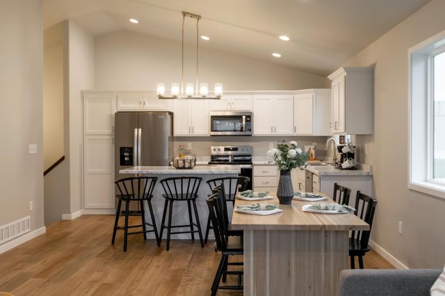 6422 82nd Avenue S, Horace, ND 58047