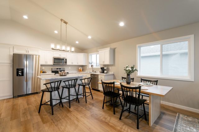 6422 82nd Avenue S, Horace, ND 58047