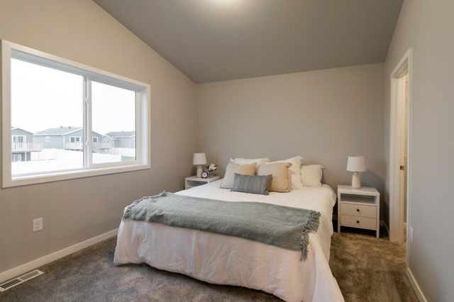 6422 82nd Avenue S, Horace, ND 58047