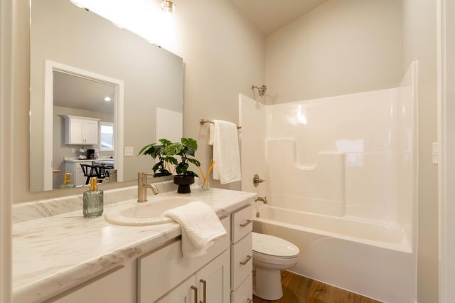 6422 82nd Avenue S, Horace, ND 58047