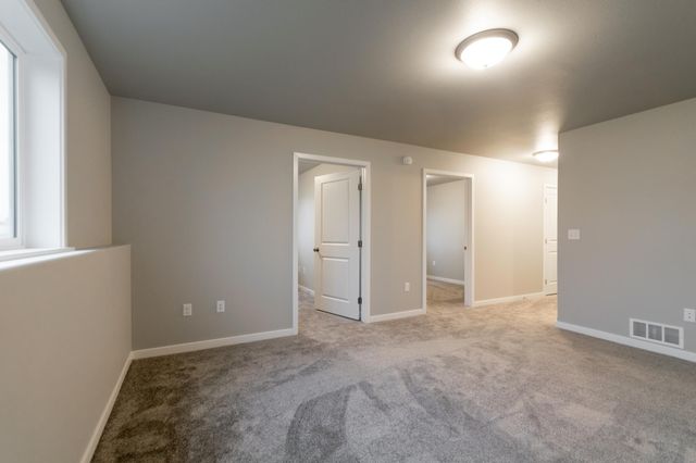 6422 82nd Avenue S, Horace, ND 58047