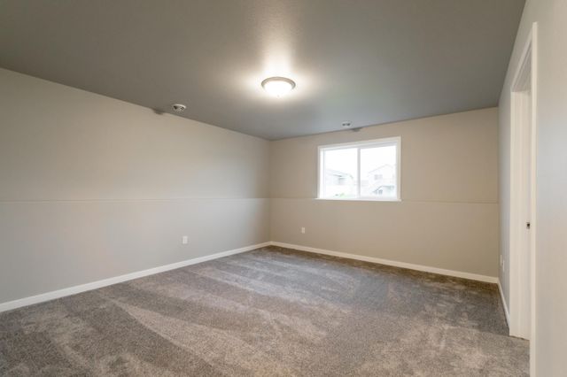 6422 82nd Avenue S, Horace, ND 58047