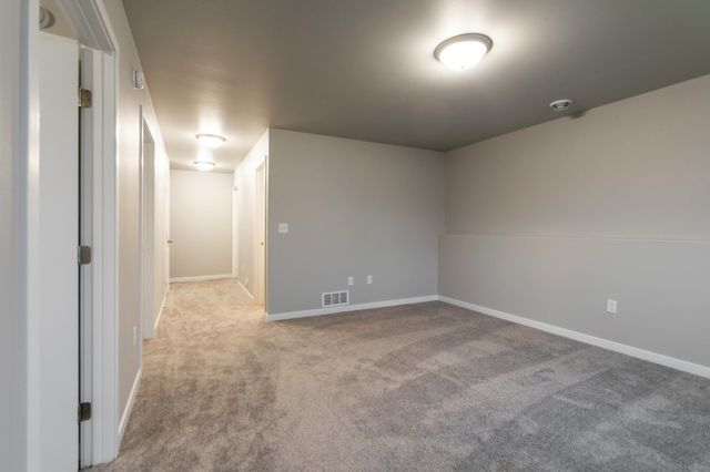 6422 82nd Avenue S, Horace, ND 58047