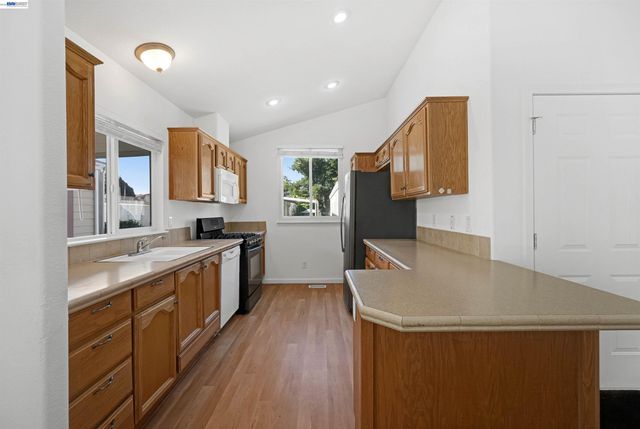 1200 W Winton Ave SPC 86, Hayward, CA 94545