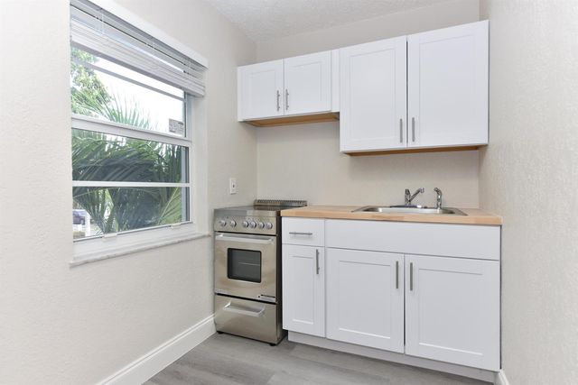 605 N Federal Highway 7, Lake Worth Beach, FL 33460