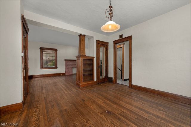 15242 Lake Shore Boulevard, Cleveland, OH 44110