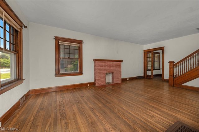 15242 Lake Shore Boulevard, Cleveland, OH 44110