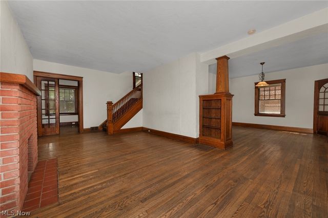 15242 Lake Shore Boulevard, Cleveland, OH 44110