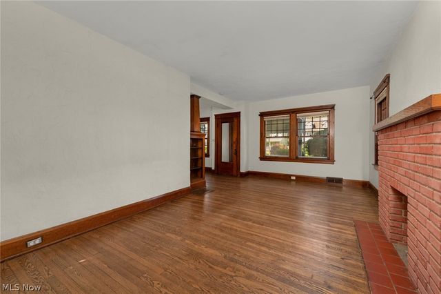 15242 Lake Shore Boulevard, Cleveland, OH 44110