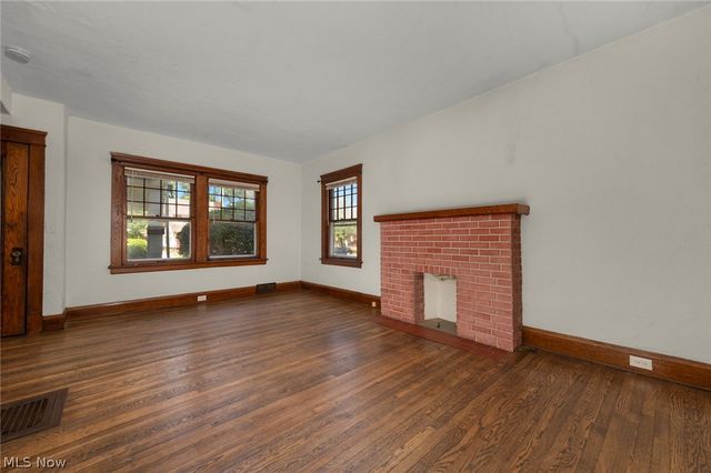 15242 Lake Shore Boulevard, Cleveland, OH 44110
