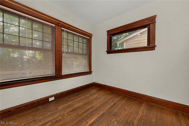 15242 Lake Shore Boulevard, Cleveland, OH 44110