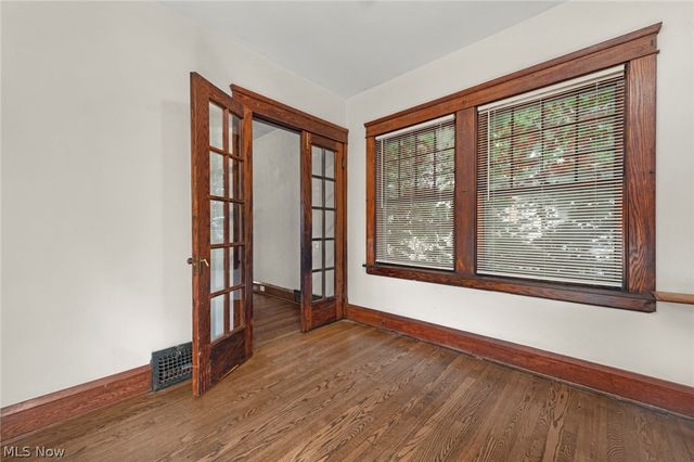 15242 Lake Shore Boulevard, Cleveland, OH 44110