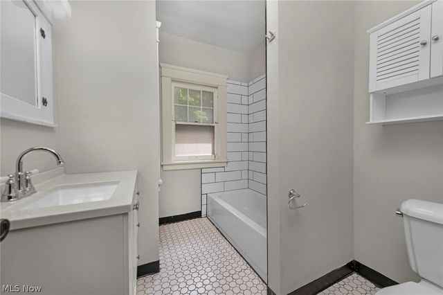 15242 Lake Shore Boulevard, Cleveland, OH 44110