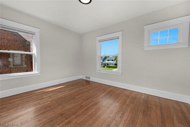 15242 Lake Shore Boulevard, Cleveland, OH 44110