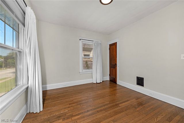 15242 Lake Shore Boulevard, Cleveland, OH 44110