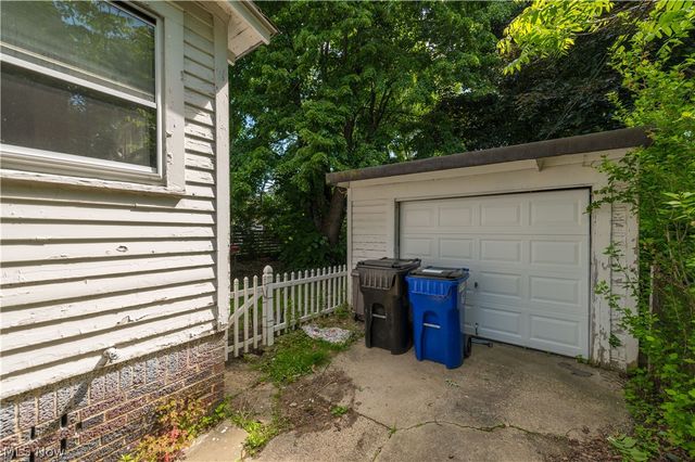 15242 Lake Shore Boulevard, Cleveland, OH 44110
