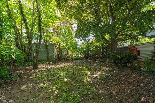 15242 Lake Shore Boulevard, Cleveland, OH 44110