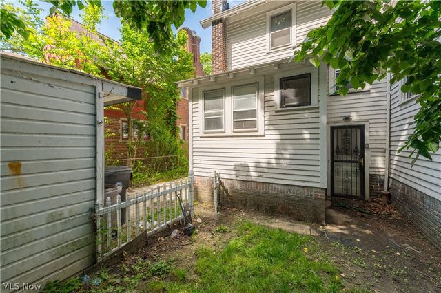 15242 Lake Shore Boulevard, Cleveland, OH 44110