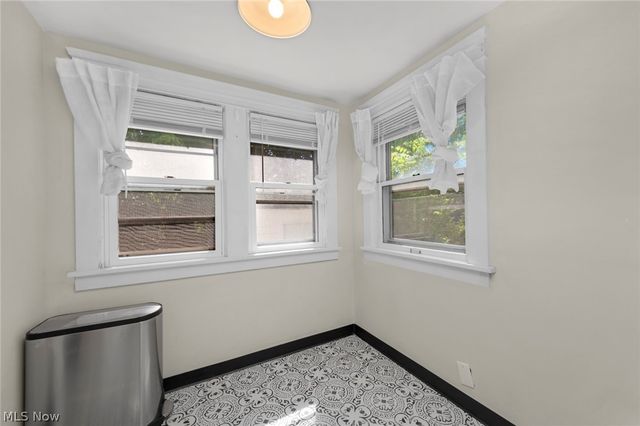 15242 Lake Shore Boulevard, Cleveland, OH 44110