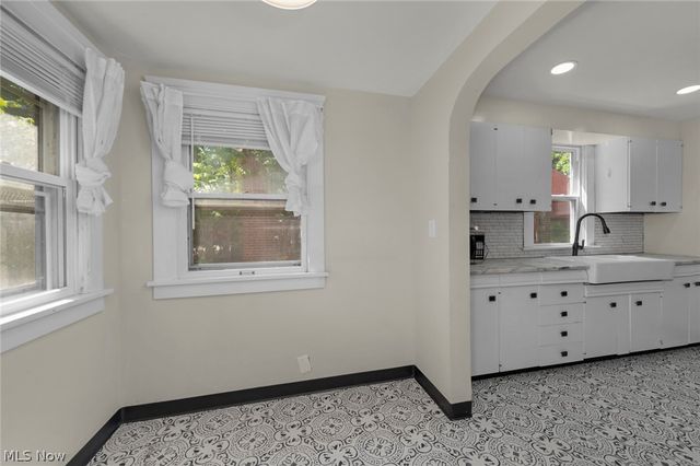 15242 Lake Shore Boulevard, Cleveland, OH 44110