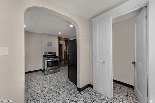 15242 Lake Shore Boulevard, Cleveland, OH 44110