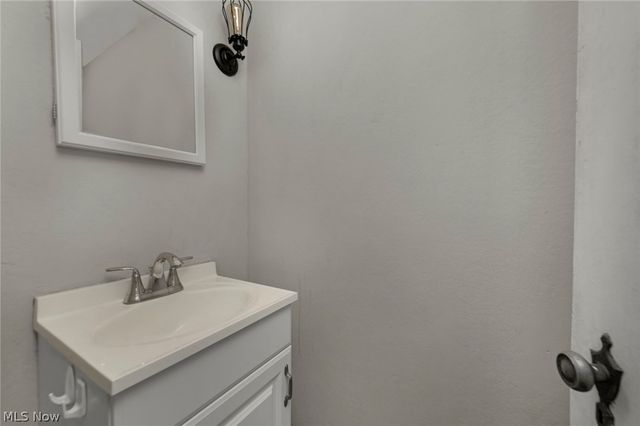 15242 Lake Shore Boulevard, Cleveland, OH 44110