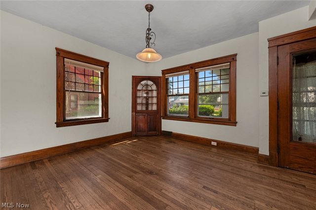 15242 Lake Shore Boulevard, Cleveland, OH 44110