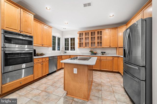 10324 REGENCY STATION DR, Fairfax Station, VA 22039