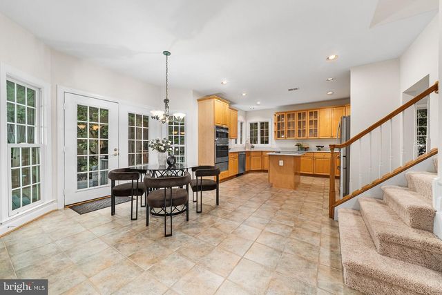 10324 REGENCY STATION DR, Fairfax Station, VA 22039