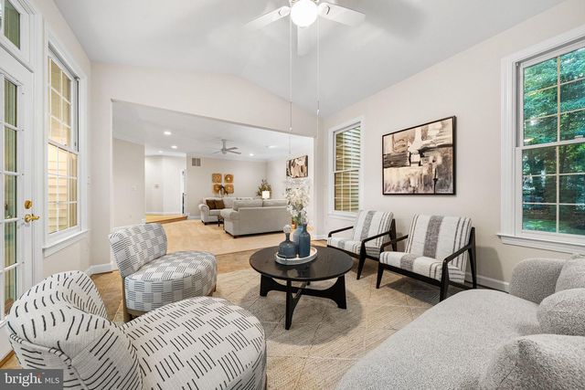 10324 REGENCY STATION DR, Fairfax Station, VA 22039