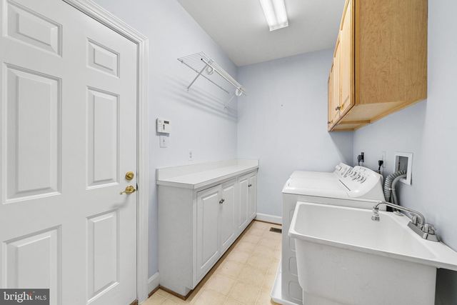 10324 REGENCY STATION DR, Fairfax Station, VA 22039