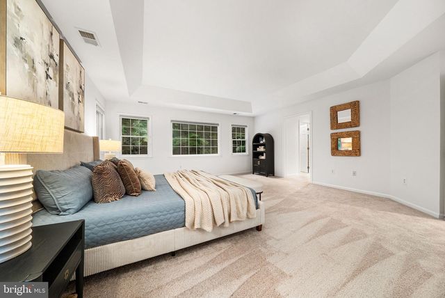 10324 REGENCY STATION DR, Fairfax Station, VA 22039