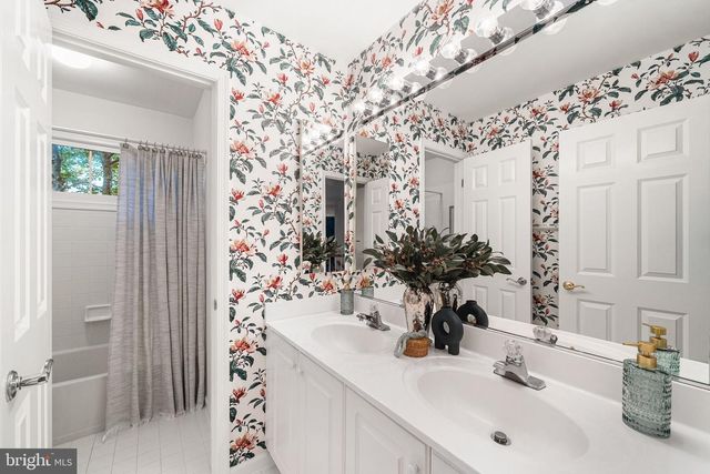 10324 REGENCY STATION DR, Fairfax Station, VA 22039