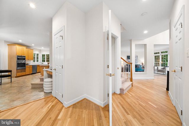 10324 REGENCY STATION DR, Fairfax Station, VA 22039