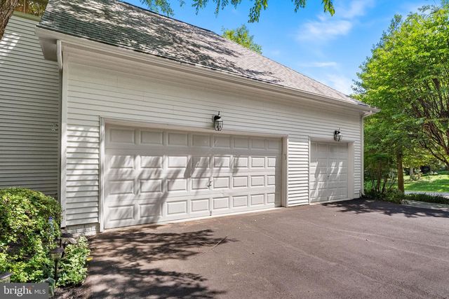 10324 REGENCY STATION DR, Fairfax Station, VA 22039