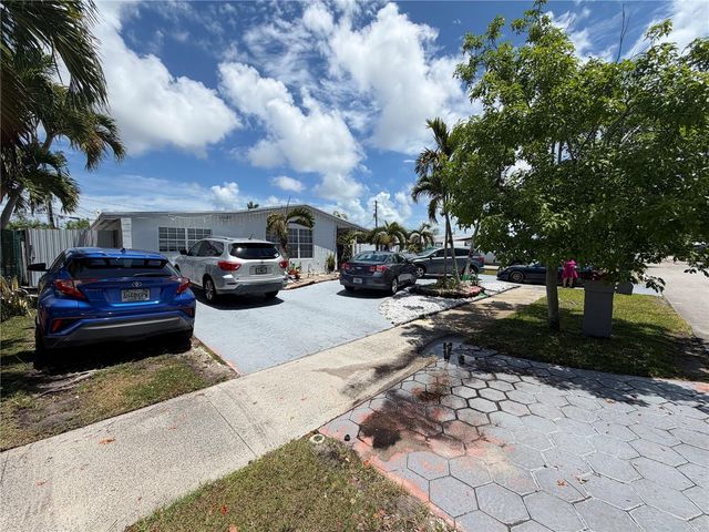 18615 SW 98TH AVENUE, Miami, FL 33157