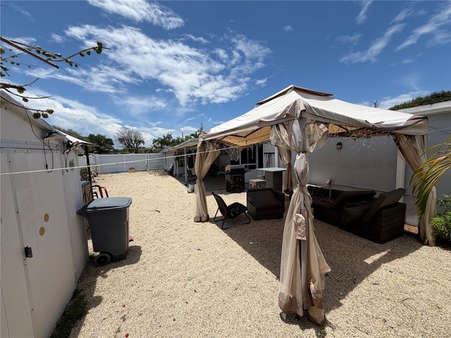 18615 SW 98TH AVENUE, Miami, FL 33157