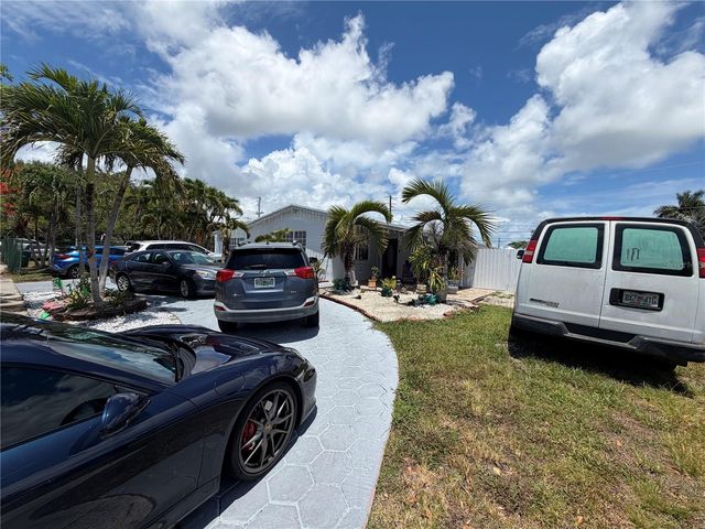 18615 SW 98TH AVENUE, Miami, FL 33157