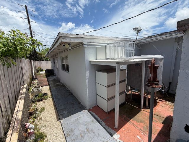 18615 SW 98TH AVENUE, Miami, FL 33157