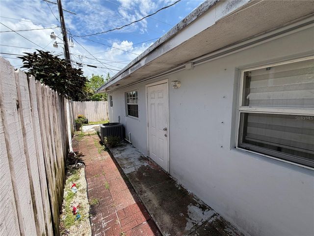 18615 SW 98TH AVENUE, Miami, FL 33157