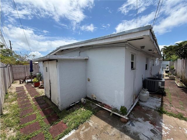 18615 SW 98TH AVENUE, Miami, FL 33157