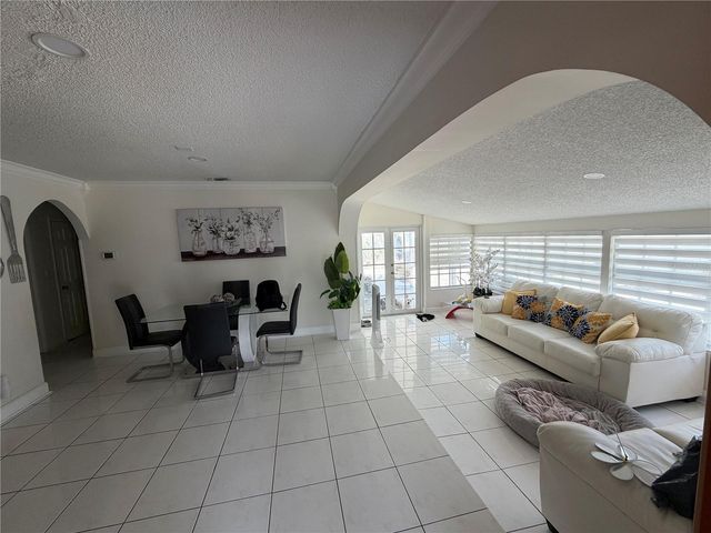 18615 SW 98TH AVENUE, Miami, FL 33157