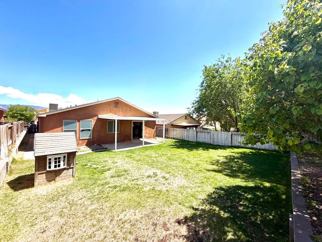 10619 Vista Bella Place NW, Albuquerque, NM 87114