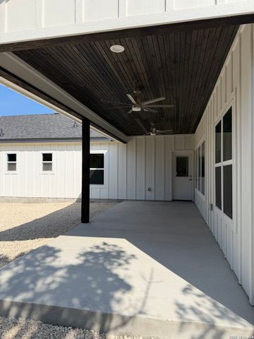 1736 Stallion Springs, Fischer, TX 78623