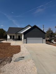 1736 Stallion Springs, Fischer, TX 78623