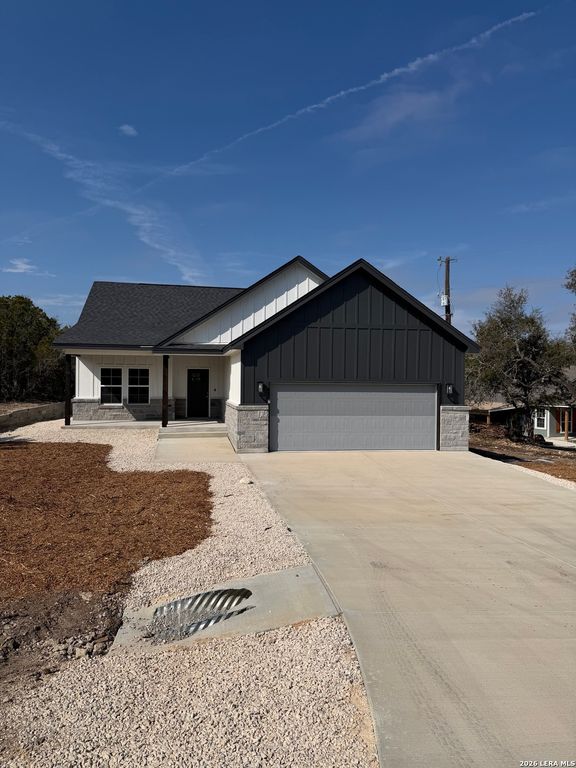 1736 Stallion Springs, Fischer, TX 78623