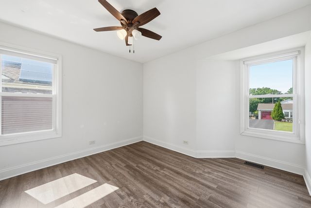 1885 Eastman Lane, Hanover Park, IL 60133