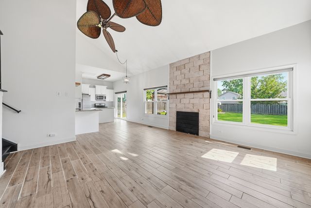 1885 Eastman Lane, Hanover Park, IL 60133
