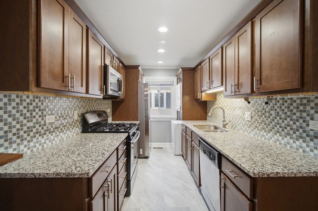 1306 Cove Drive 229D, Prospect Heights, IL 60070