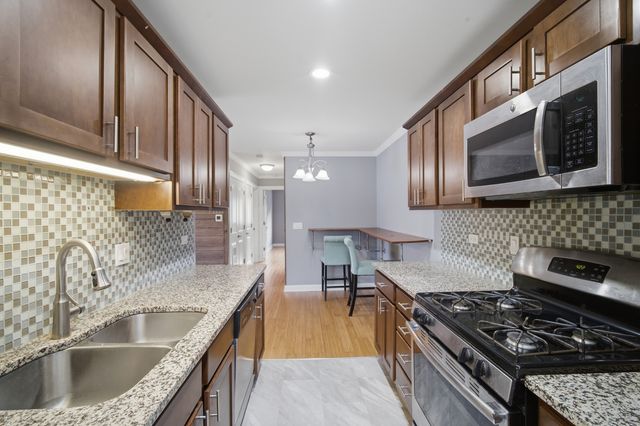 1306 Cove Drive 229D, Prospect Heights, IL 60070